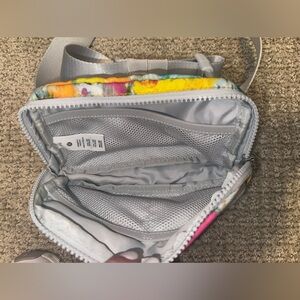 Like new Lululemon everywhere belt bag 1L Beautiful Rare & Sold-Out! multicolor